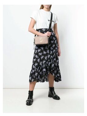 Marc Jacobs The Softshot 21 Taupe/Black Leather Crossbody Bag